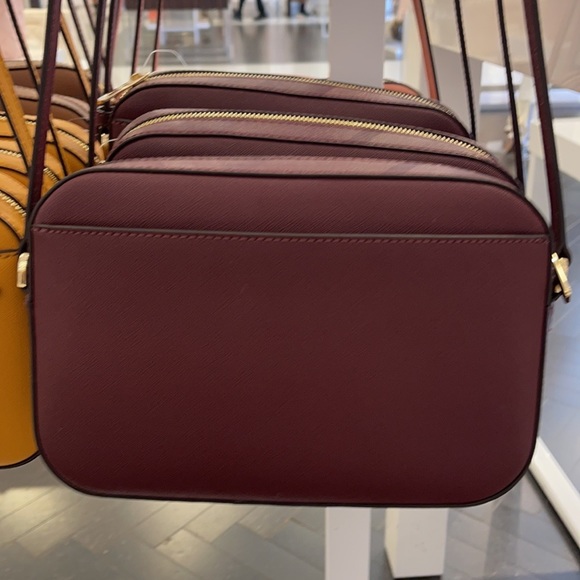Michael Kors Jet Set Item Large East West Zip Chain Merlot Crossbody Bag
leather - Picture 13 of 16